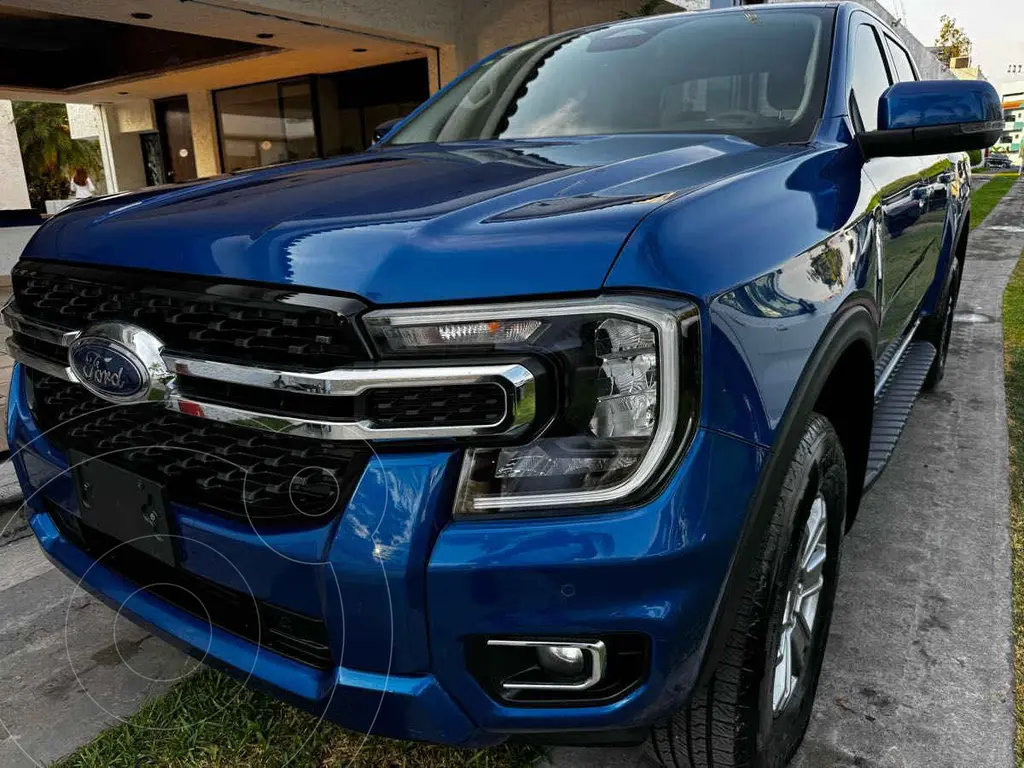 foto Ford Ranger XLT Gasolina 4x2 usado (2024) color Azul precio $725,000