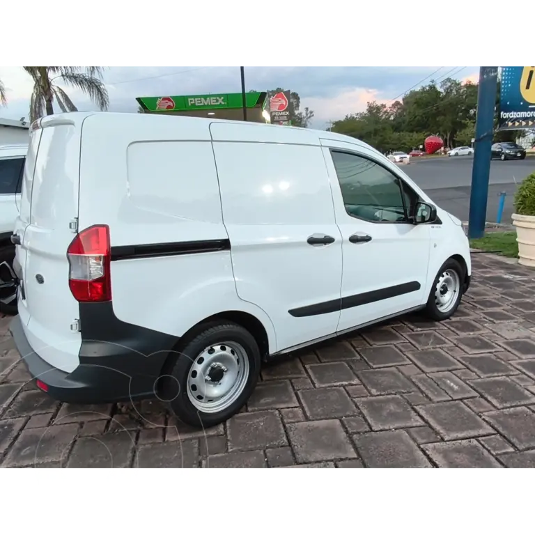 foto Ford Transit Courier VAN 91S MEDIUM ROOF CON PUERTA LATERAL SENCILLA usado (2021) color Blanco precio $260,000