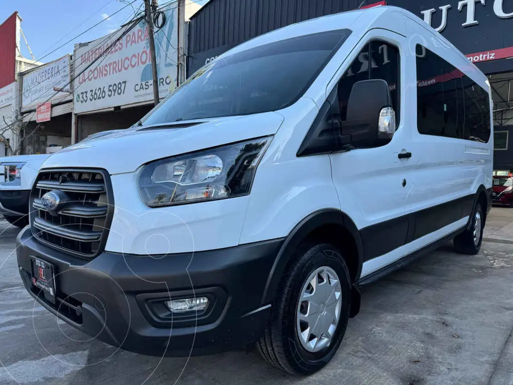 foto Ford Transit Diésel Bus 15 Pasajeros usado (2020) color Blanco precio $679,900