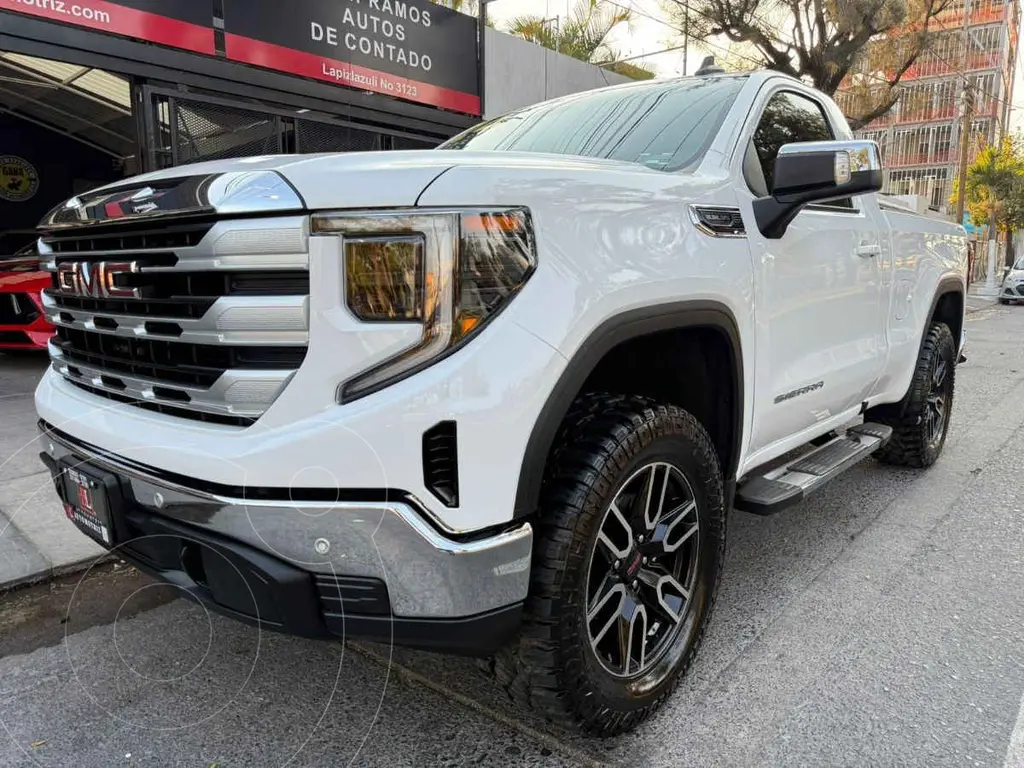 foto GMC Sierra Cabina Regular usado (2024) color Blanco precio $1,089,900