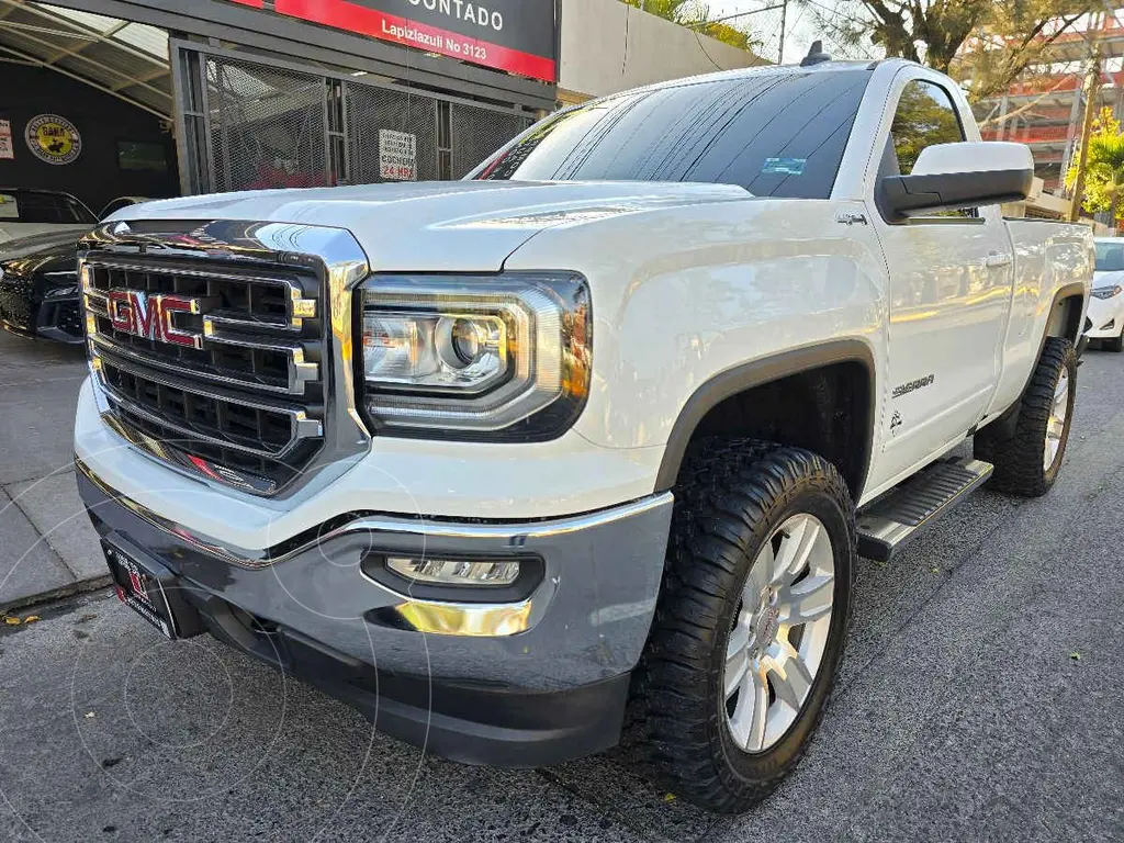 foto GMC Sierra Cabina Regular SLE 4x4 usado (2017) color Blanco precio $639,900