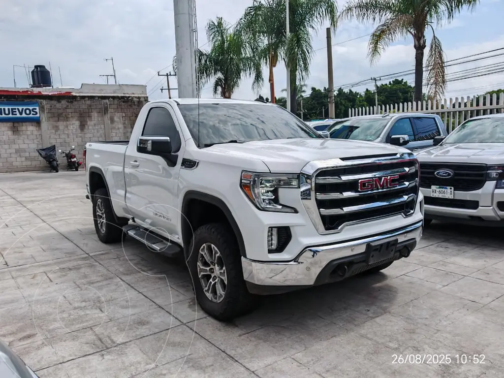 foto GMC Sierra Cabina Regular SLE 4x4 usado (2020) color Blanco precio $798,000