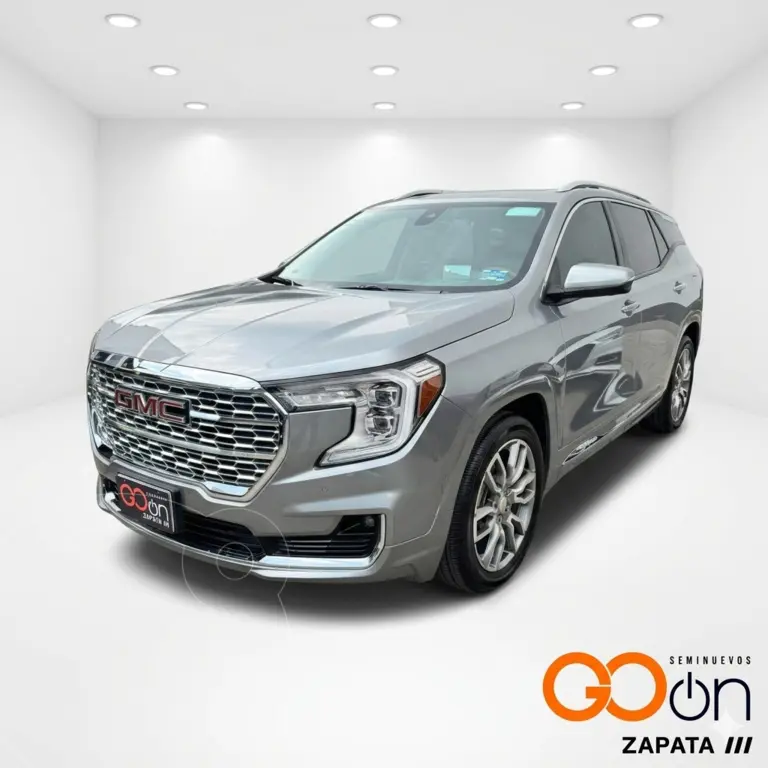foto GMC Terrain Denali usado (2024) color GMCT SHARKSKIN METALLIC precio $575,000