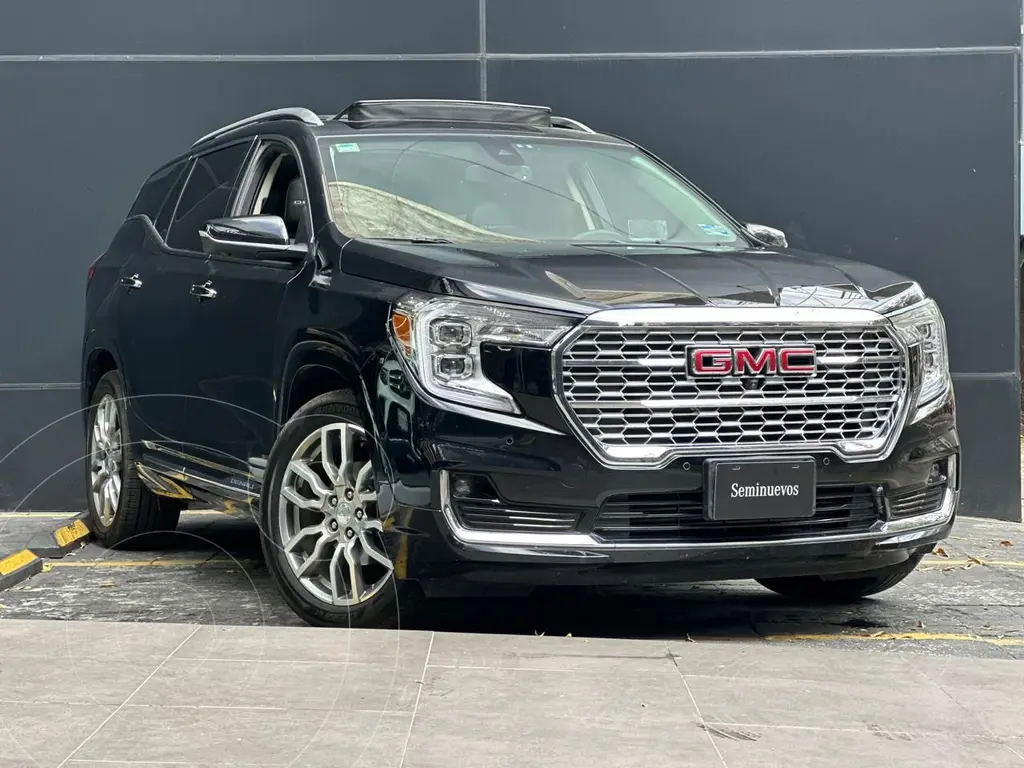 foto GMC Terrain AT4 usado (2023) color Negro precio $645,000