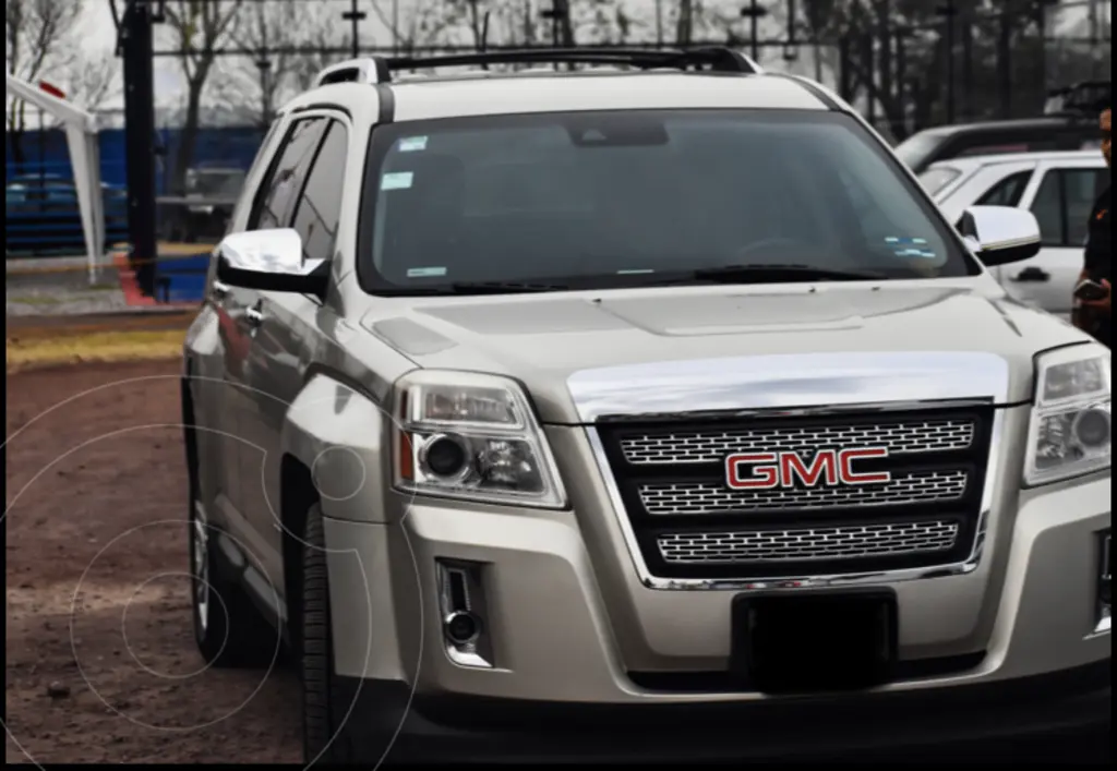 GMC Terrain SLT V6 3.0L usado (2013) color Champagne precio 245,000