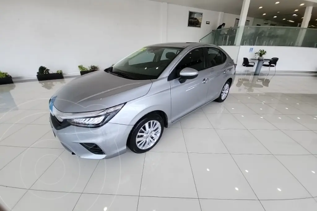 foto Honda City Touring usado (2022) color plateado precio $415,000
