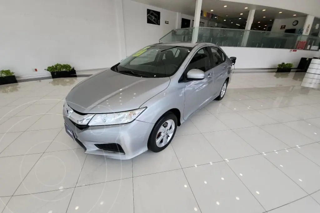 foto Honda City LX 1.5L usado (2017) color plateado precio $235,000