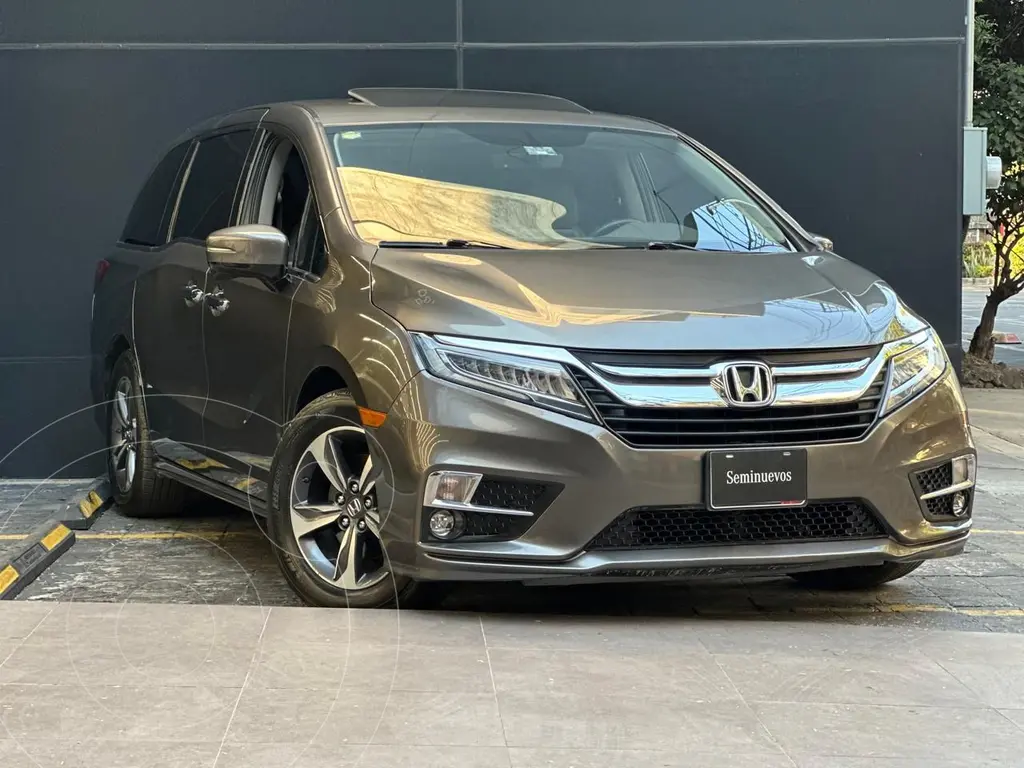 foto Honda Odyssey Touring usado (2018) color Ocre precio $495,000