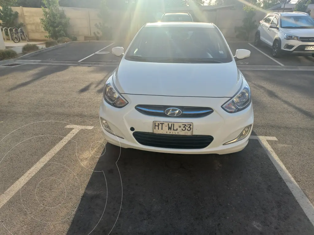 Hyundai Accent HB 1.4L GL usado (2016) color Blanco precio $7.100.000