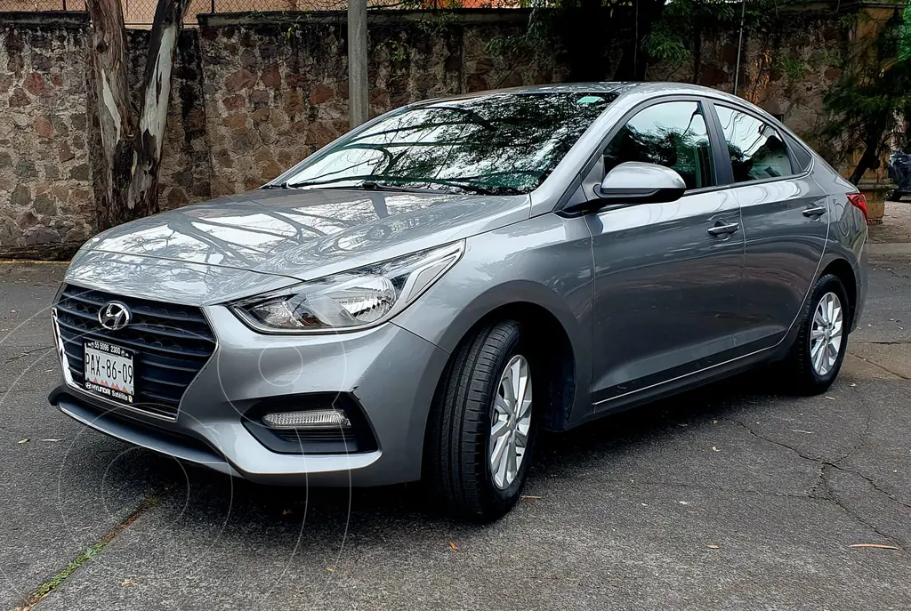 Hyundai Accent MID Aut usado (2022) color Gris precio $279,500