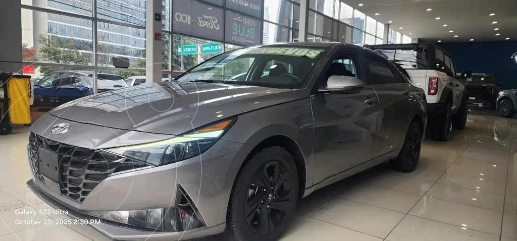foto Hyundai Elantra Híbrido GLS Premium usado (2023) color Plata precio $389,999