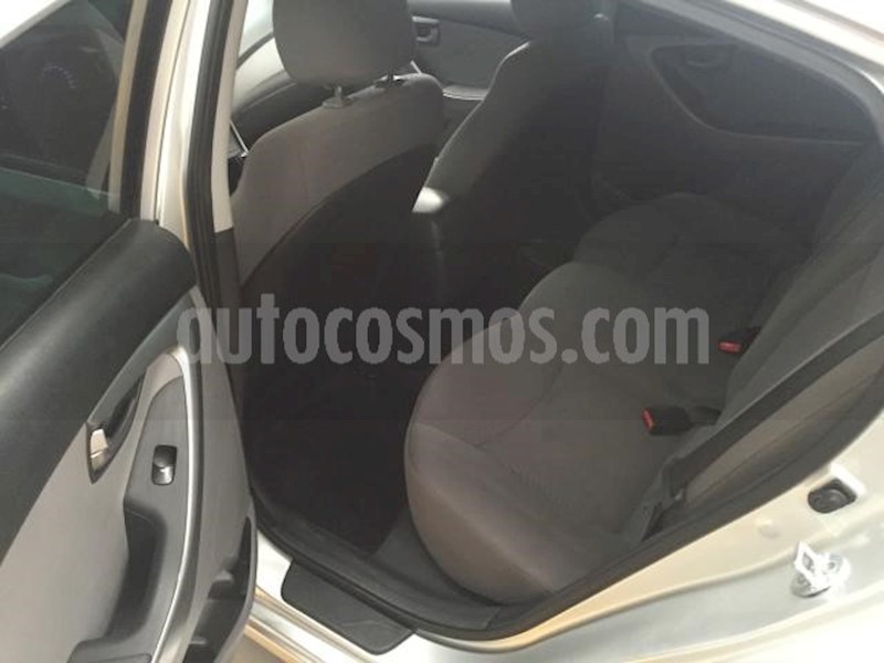 foto Hyundai Elantra 4p GLS L4/1.8 Aut usado