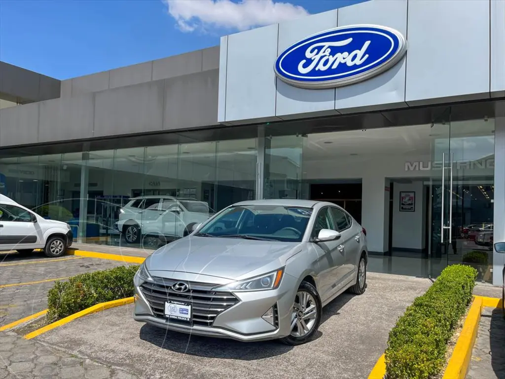 foto Hyundai Elantra GLS Premium Aut usado (2019) color Plata precio $238,000