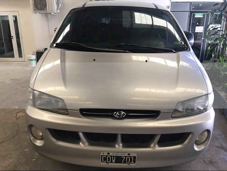 foto Hyundai Grace Minibus 12 usado