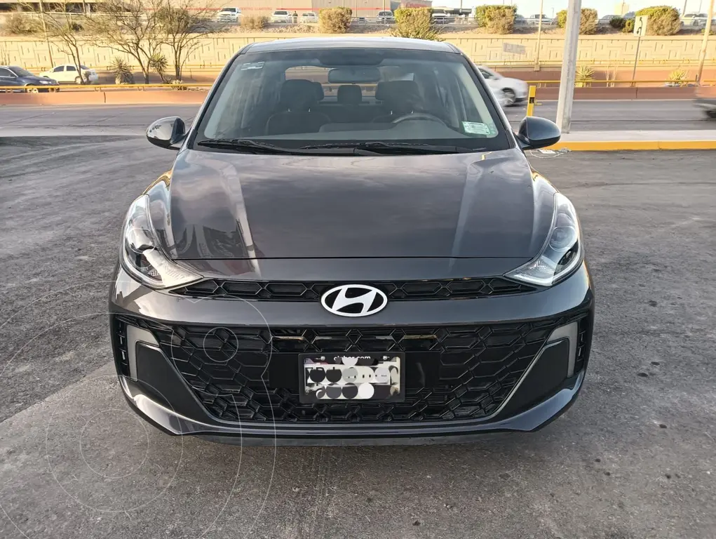 foto Hyundai Grand i10 GLS usado (2024) color Gris Oscuro precio $260,000