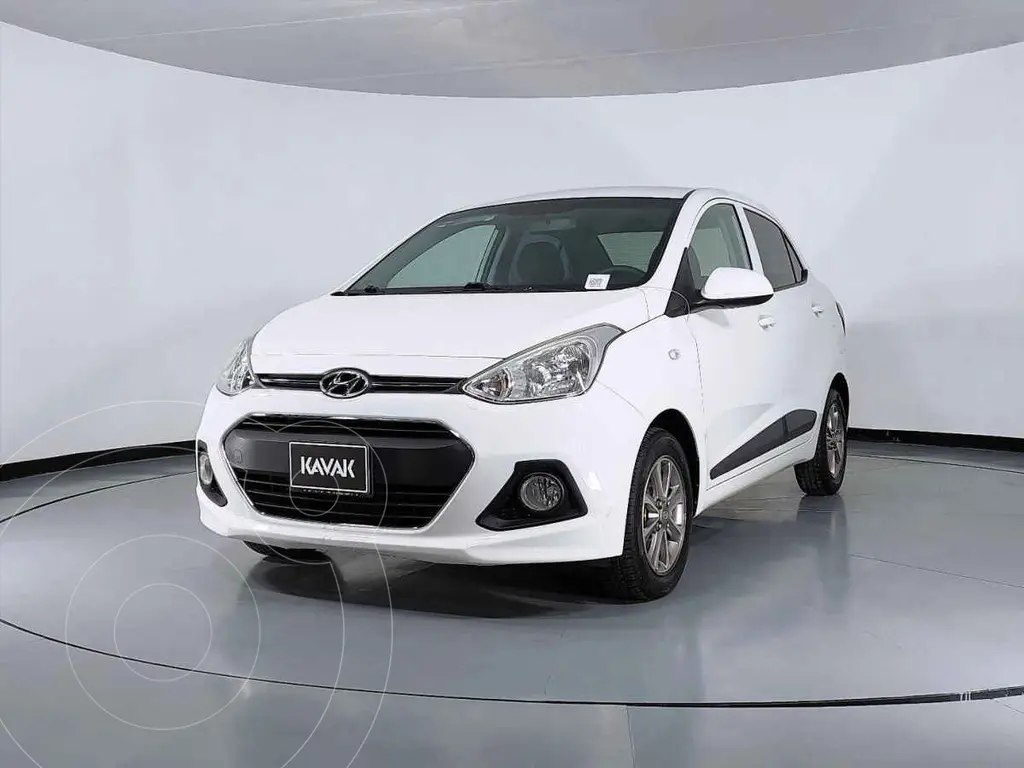 Hyundai Grand i10 GLS Aut usado (2017) color Blanco precio 200,999
