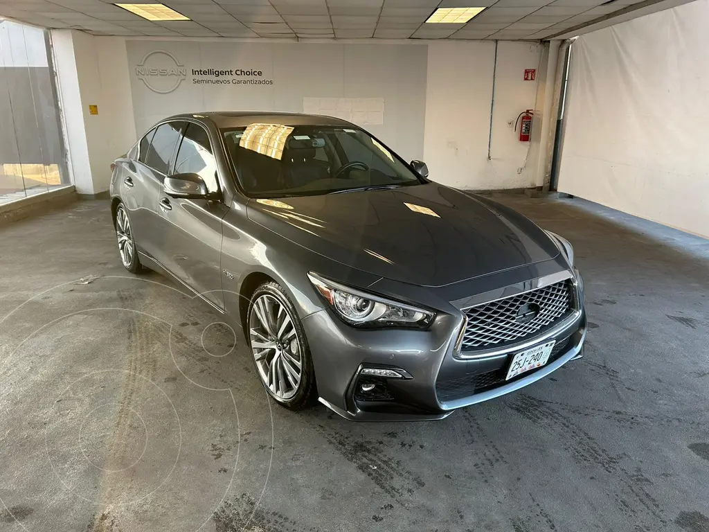 foto Infiniti Q50 Hybrid usado (2021) color plateado precio $579,800