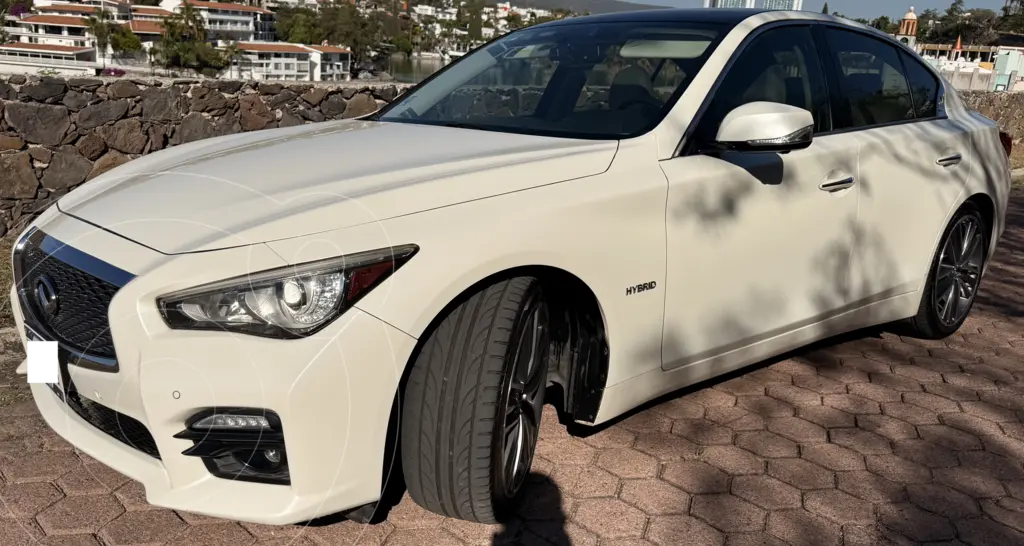 Infiniti q50 hybrid (2017)