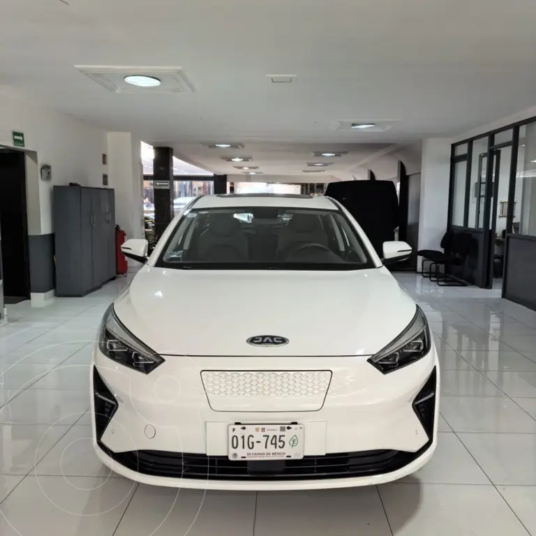 foto JAC E J7 Electric usado (2024) color Blanco precio $385,000