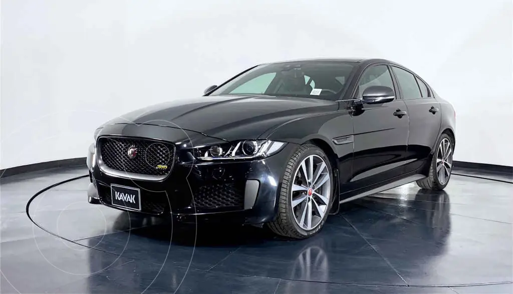 Jaguar XE P300 SE usado (2019) color Negro precio 970,999