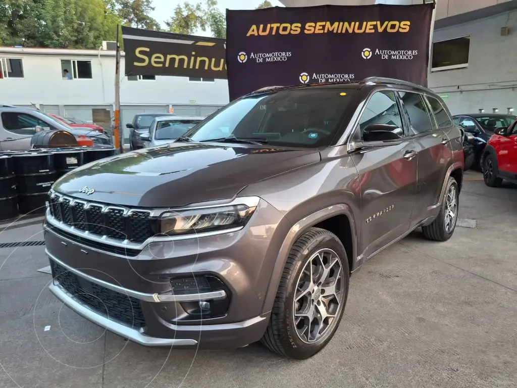 foto Jeep Commander Overland usado (2025) color Gris precio $590,000