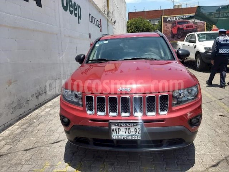 foto Jeep Compass 5p Latitud 4x2 L4/2.4 Aut c/Cam y B/A usado