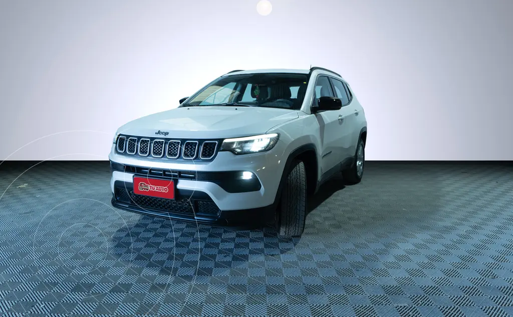 foto Jeep Compass 1.3 4x2 Sport Aut usado (2023) color Blanco precio $38.000.000