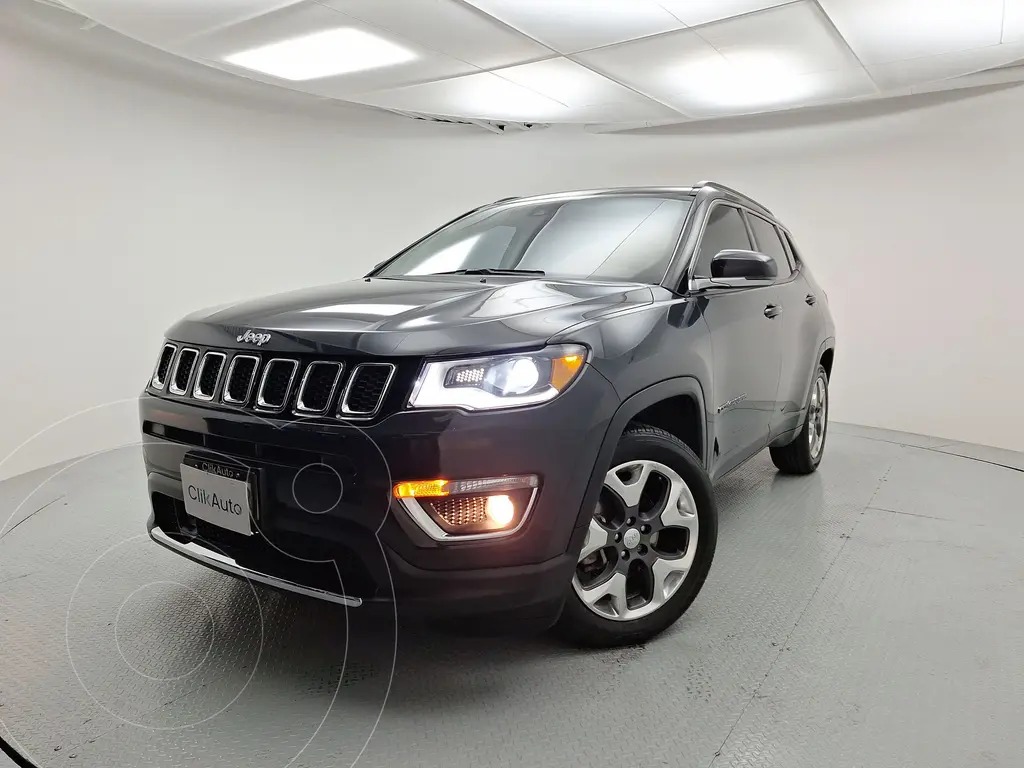 Jeep Compass Latitude usado (2018) color RINO precio $368,650