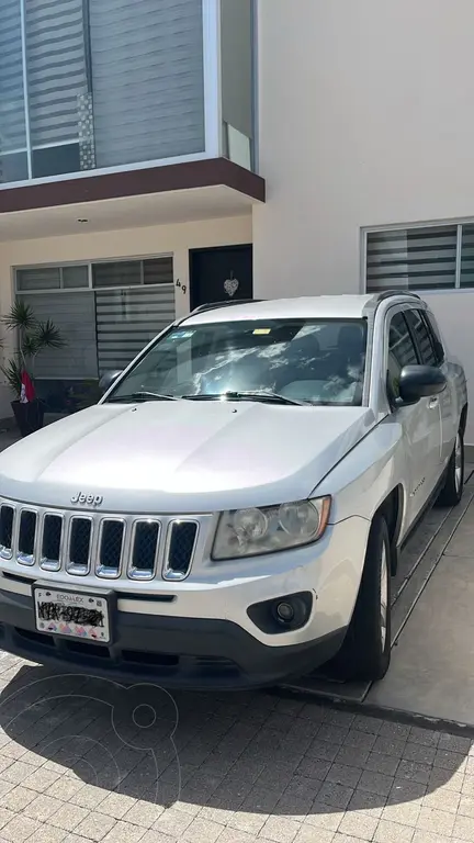 Jeep Compass 4x2 Sport usado (2012) color Plata precio $125,000