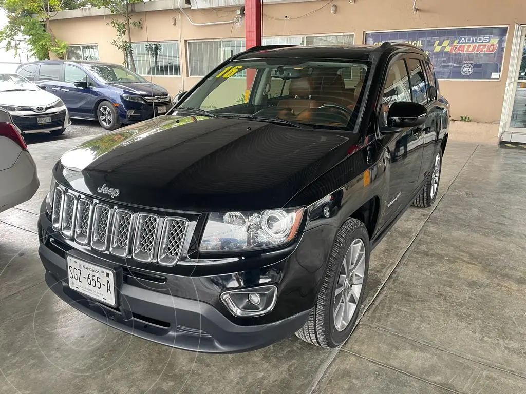 Limited Aut Jeep Compass 4x2 Limited Aut usado (2016) color Negro precio $260,000