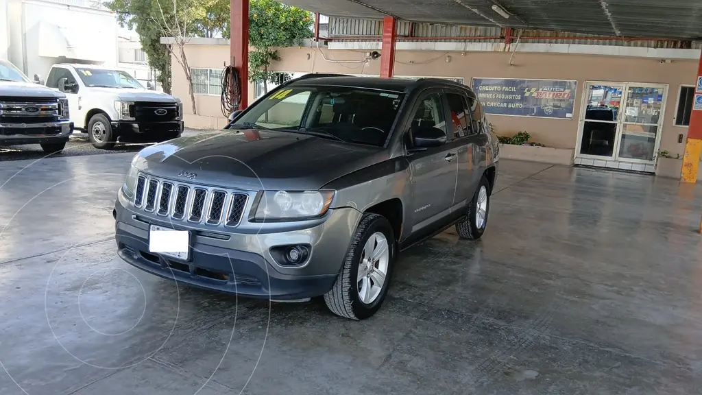 foto Jeep Compass Latitude usado (2018) color Gris precio $149,000