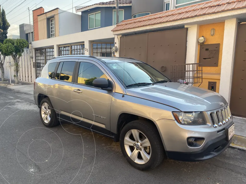 Jeep Compass 4x2 Latitude Aut usado (2014) color Gris Mineral precio