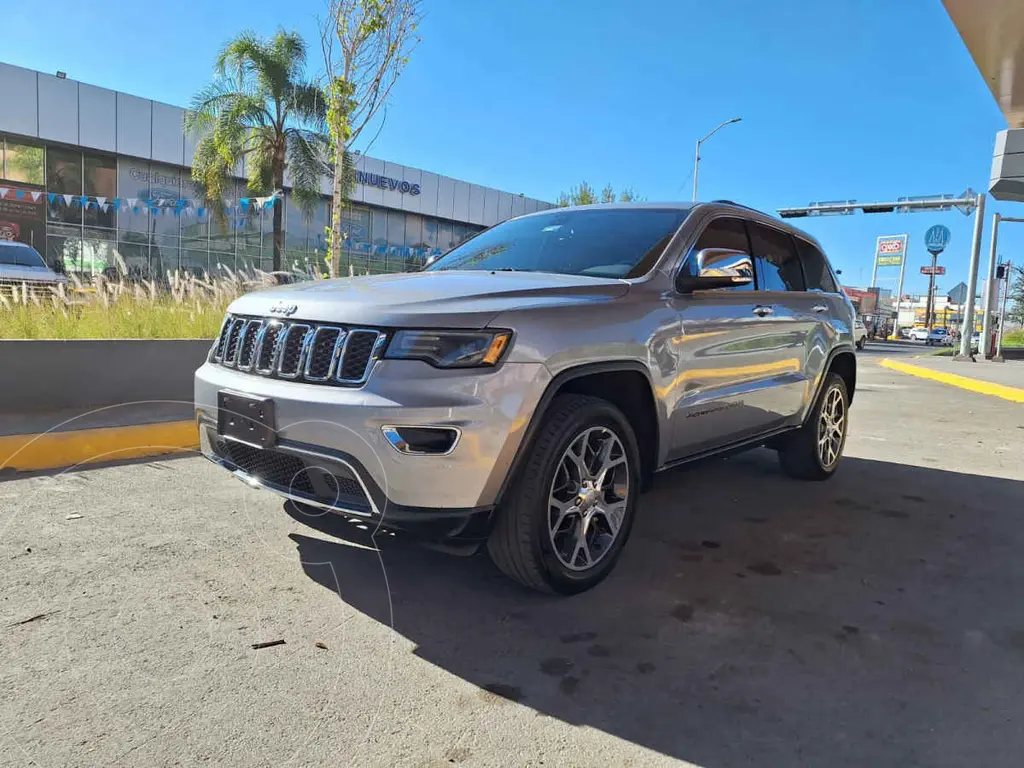 foto Jeep Grand Cherokee Laredo 3.6L 4x2 usado (2019) color Gris precio $620,000