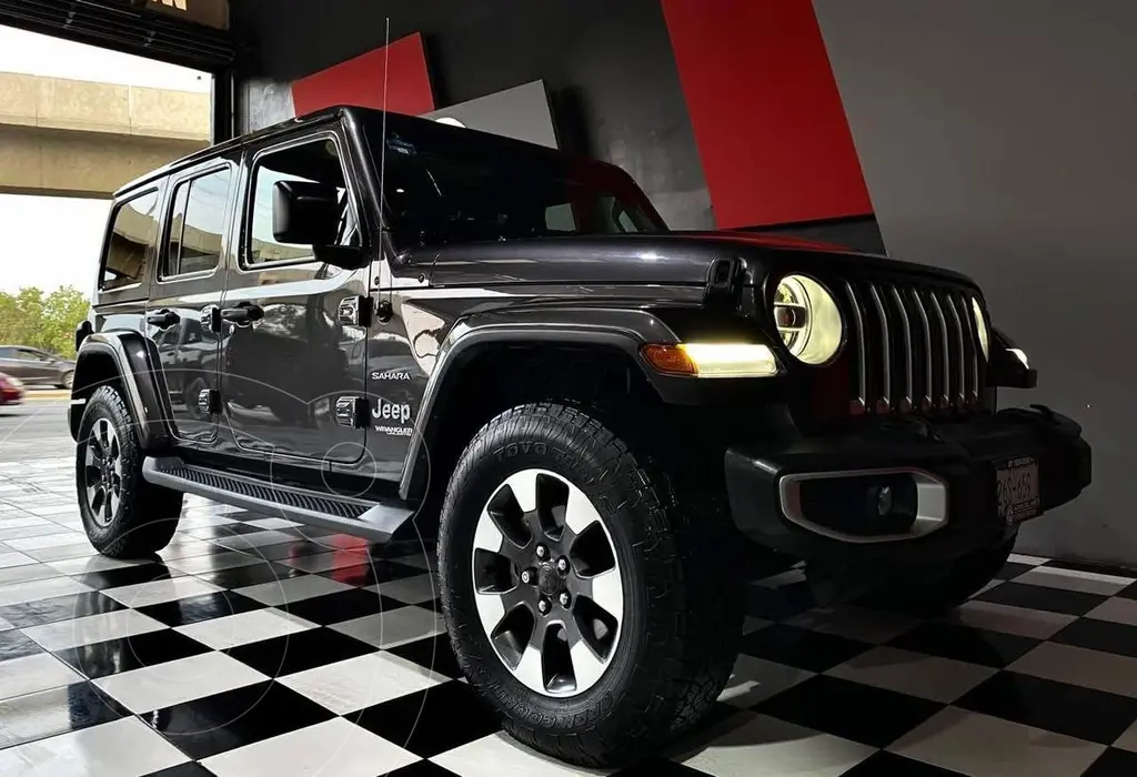 foto Jeep Wrangler Unlimited Sahara usado (2021) color Gris precio $739,000
