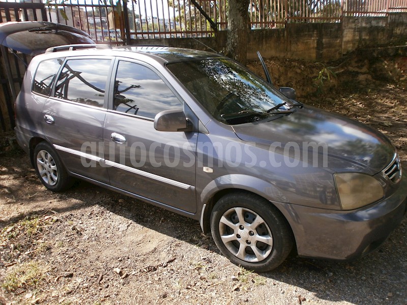 foto Kia Carens LS Auto. usado