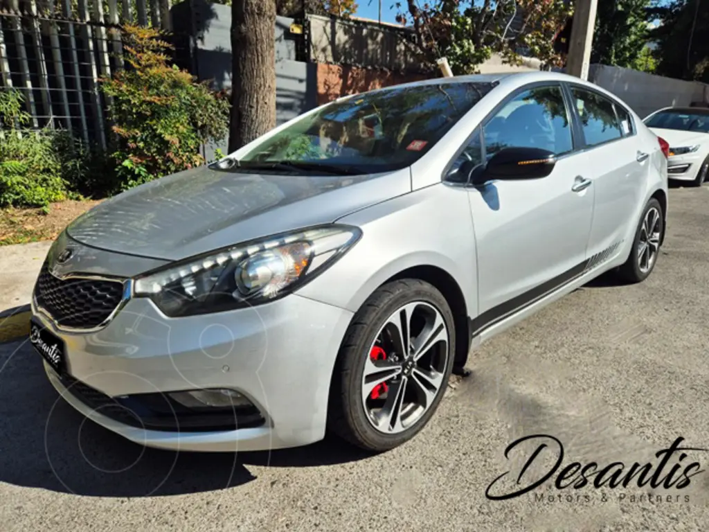 foto Kia Cerato SX 1.6L usado (2015) color Plata precio $7.480.000