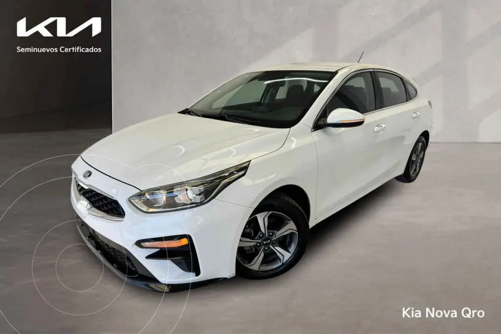 foto Kia Forte Hatchback HB EX Aut usado (2020) color Blanco precio $269,000