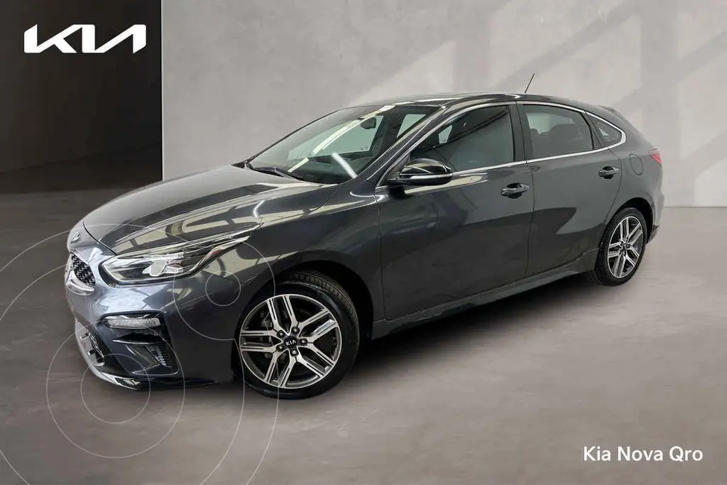 foto Kia Forte Hatchback 2.0L EX GT Line usado (2021) color Gris precio $349,000