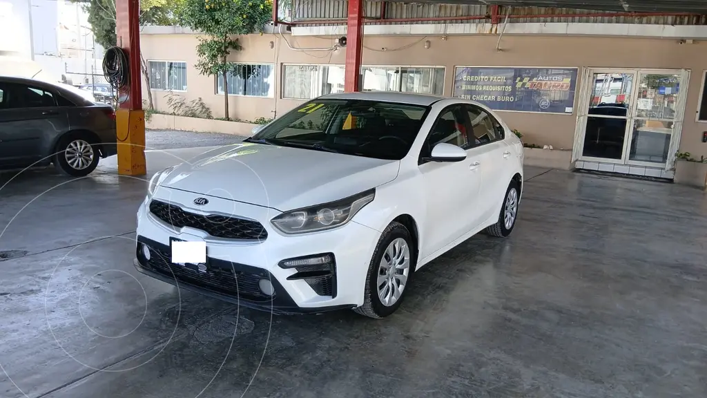 foto Kia Forte Sedán L usado (2021) color Blanco precio $213,000