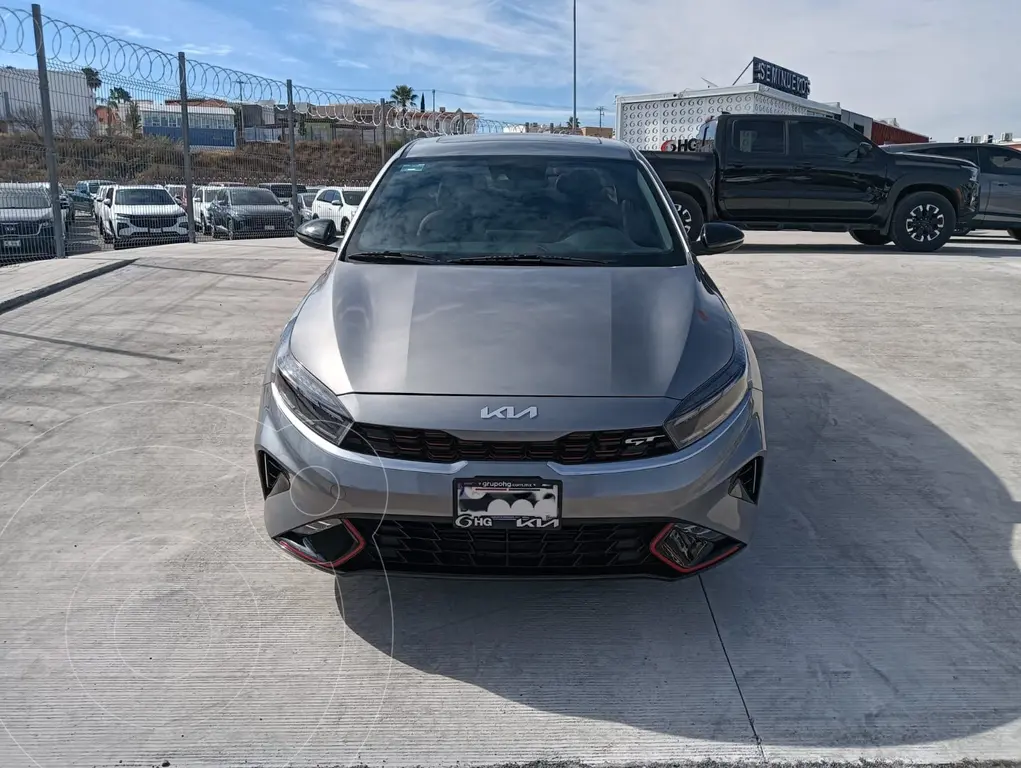 foto Kia Forte Sedán 1.6L GT Aut usado (2023) color Gris precio $415,000