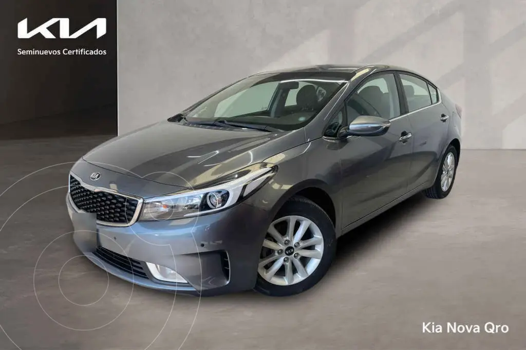 foto Kia Forte Sedán EX usado (2018) color Gris precio $240,000