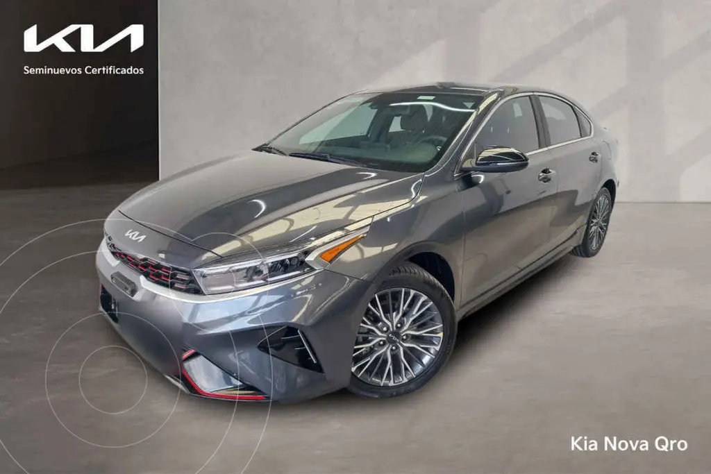 foto Kia Forte Sedán 2.0L GT Line Aut usado (2024) color Gris precio $405,000