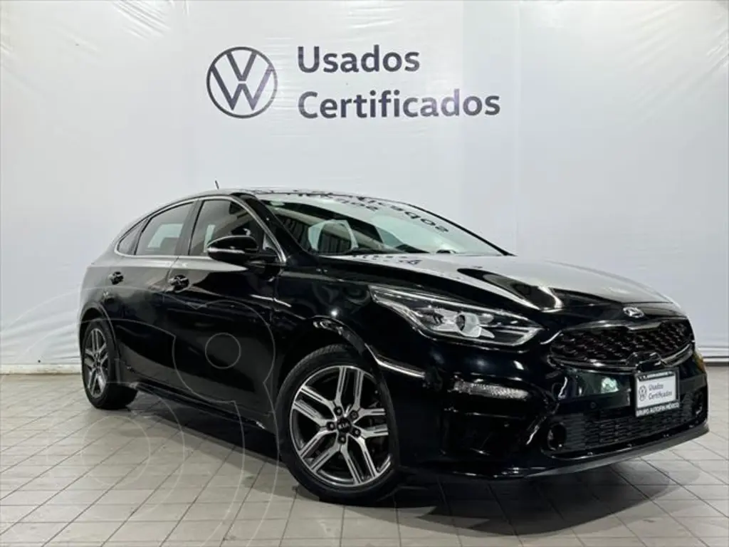 foto Kia Forte Sedán GT usado (2021) color Negro precio $389,000