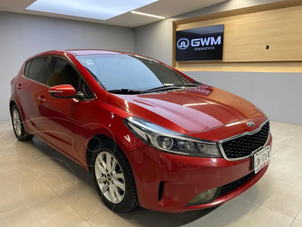 foto Kia Forte Sedán EX usado (2018) color Rojo precio $185,000