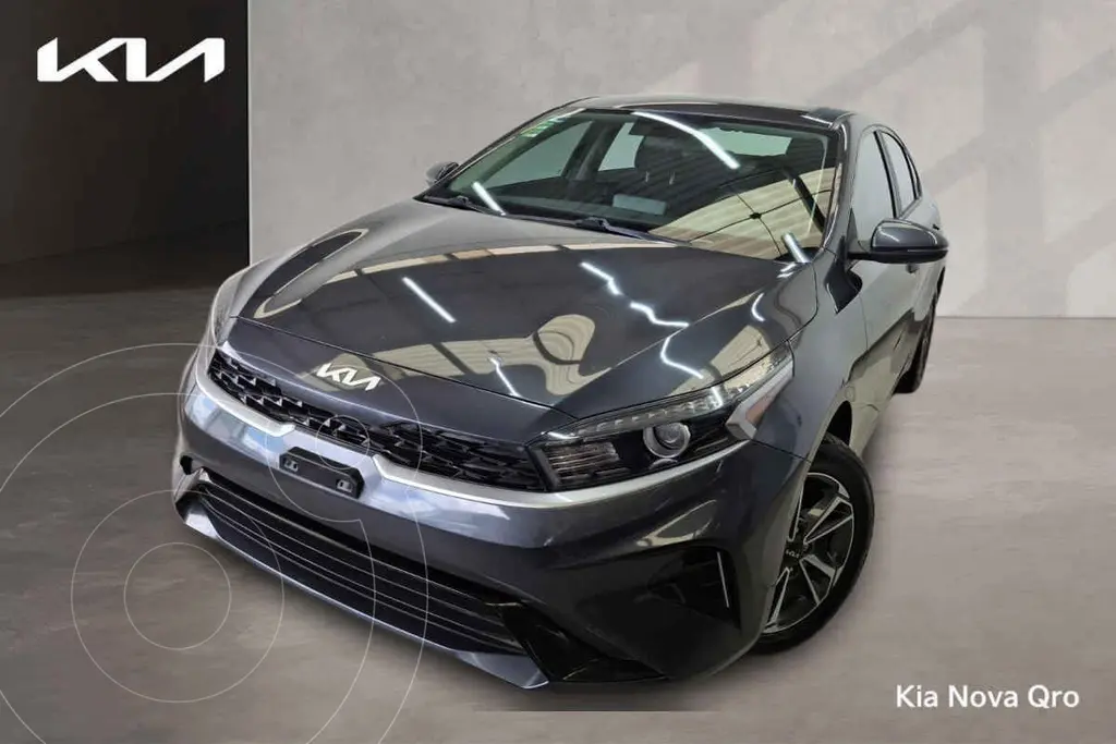 foto Kia Forte Sedán 2.0L LX Aut usado (2022) color Gris precio $270,000