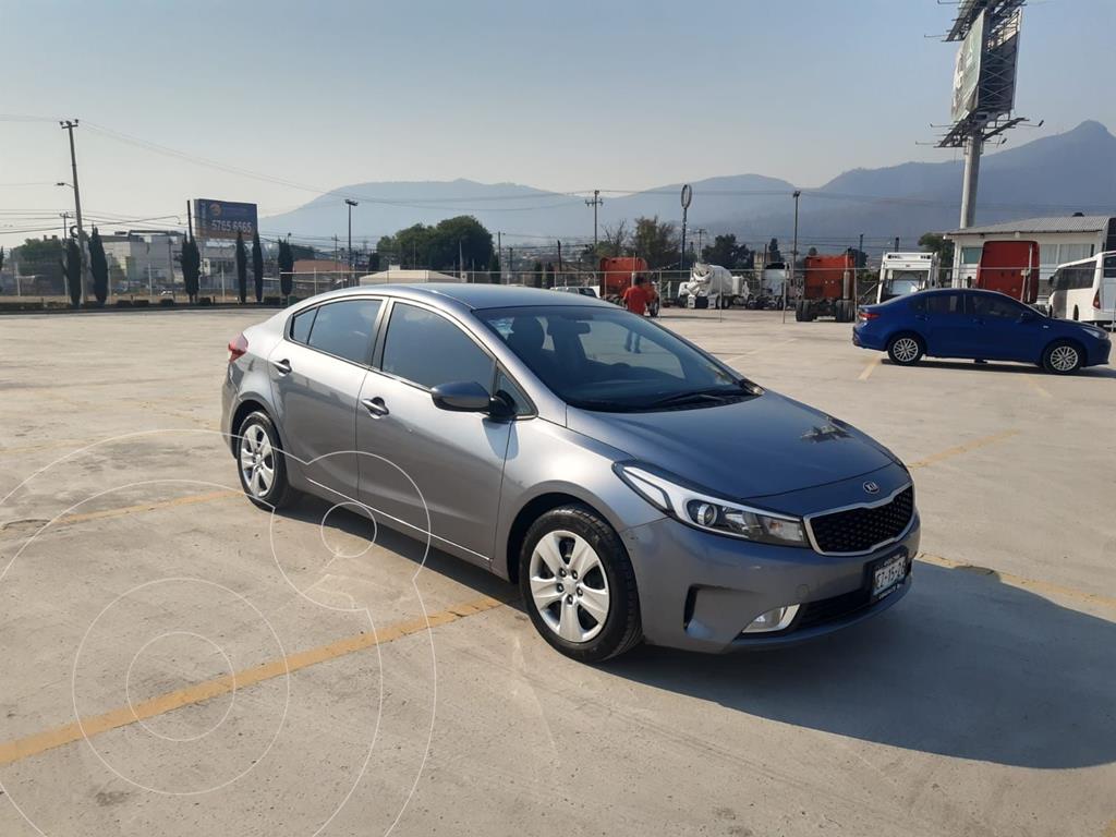 foto Kia Forte Sedán LX usado (2018) color Gris precio $210,900