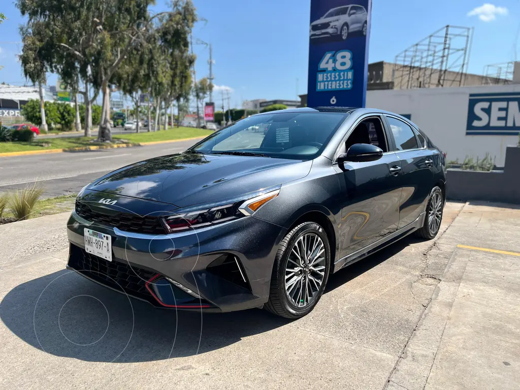 foto Kia Forte Sedán GT usado (2024) color Azul precio $449,000