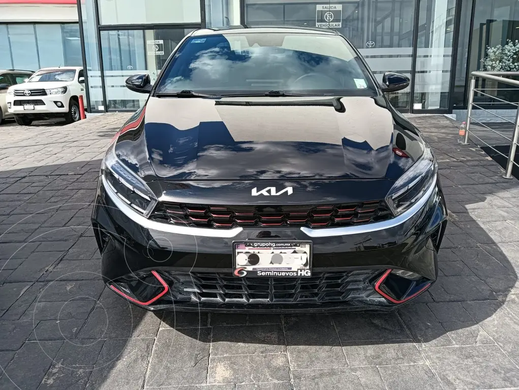 foto Kia Forte Sedán 2.0L GT Line Aut usado (2023) color Negro precio $395,000