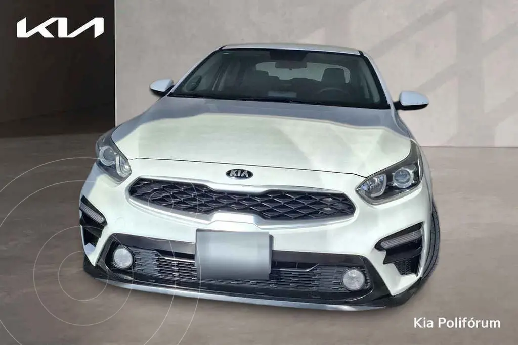 foto Kia Forte Sedán LX Aut usado (2019) color Blanco precio $258,000