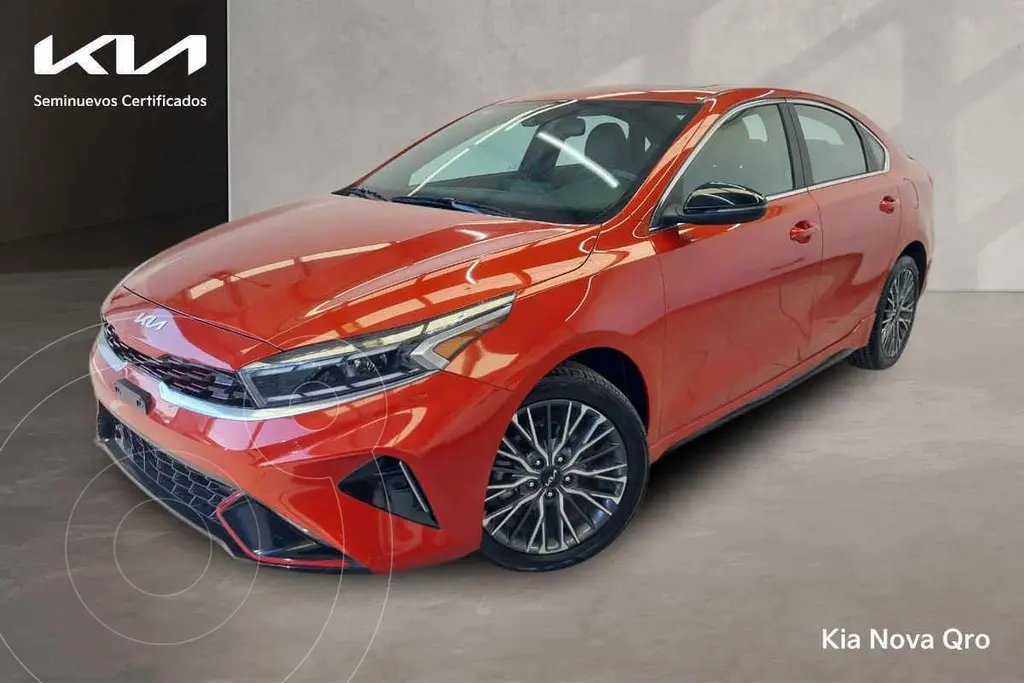foto Kia Forte Sedán 2.0L GT Line Aut usado (2023) color Naranja precio $380,000